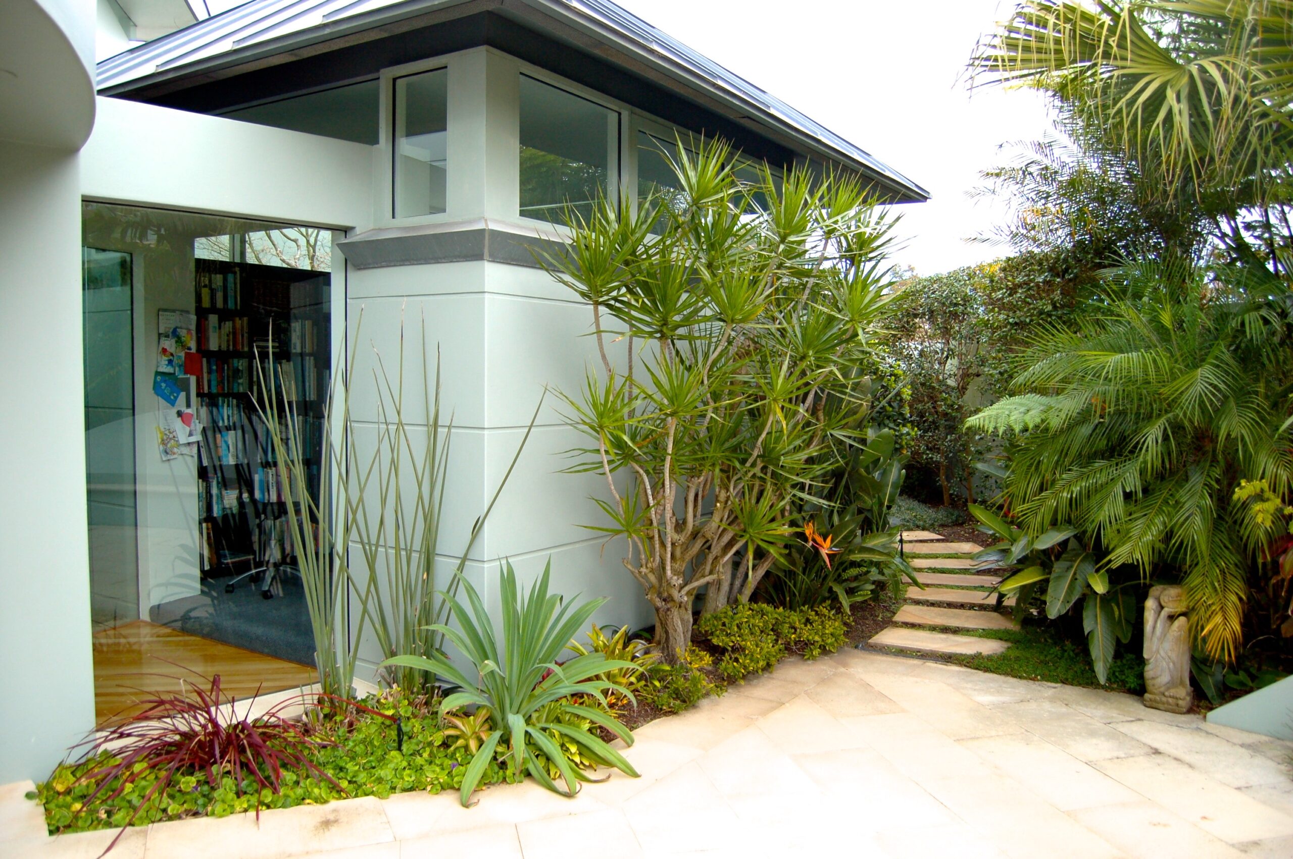 Beautiful contemporary Oriental garden design in Australia