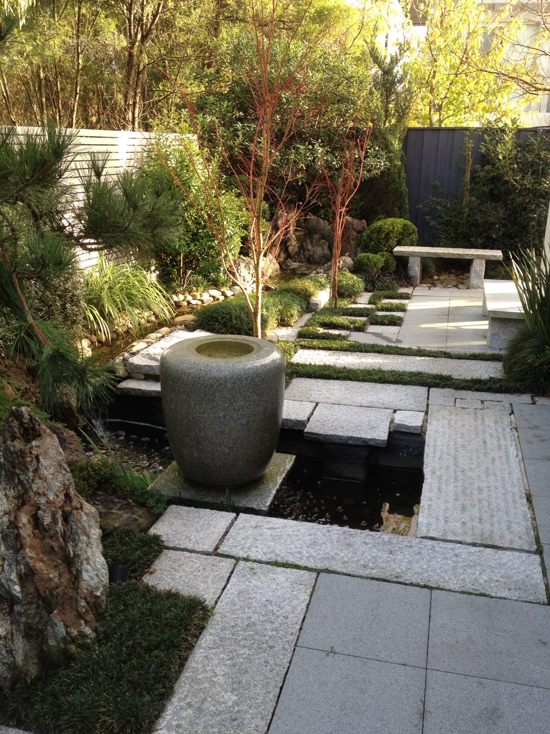 Courtyard Oriental garden design with water feature