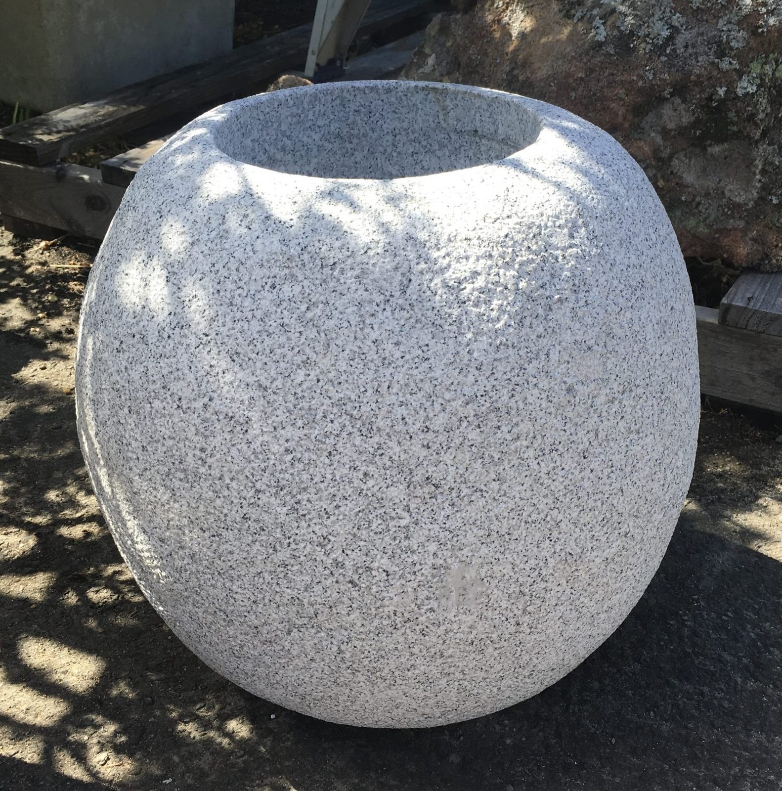 Teppasugata Granite China<br> d45 h40cm 90kg $690